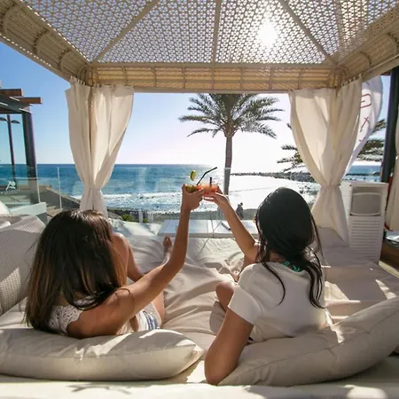 Centrally Located Close To The Ocean. * Арона