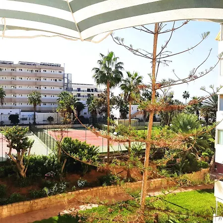 Apartment Centrally Located Close To The Ocean. *
